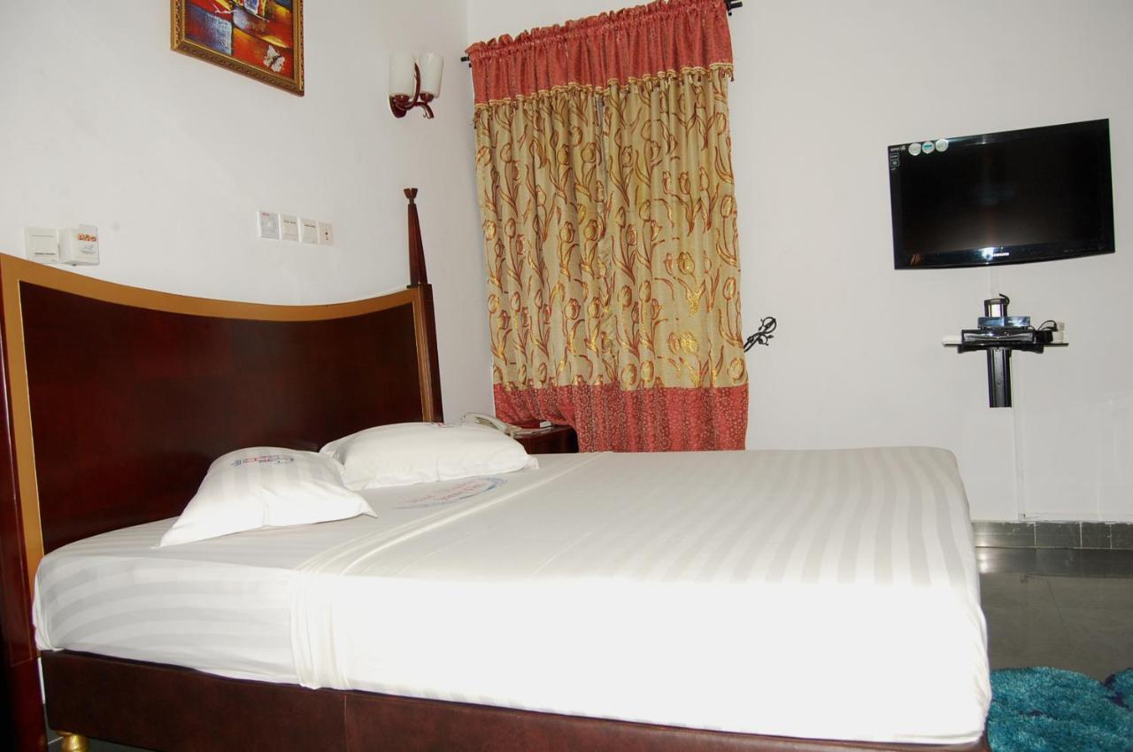 Hotel Residence Jeanne D'Arc Cotonou Bagian luar foto