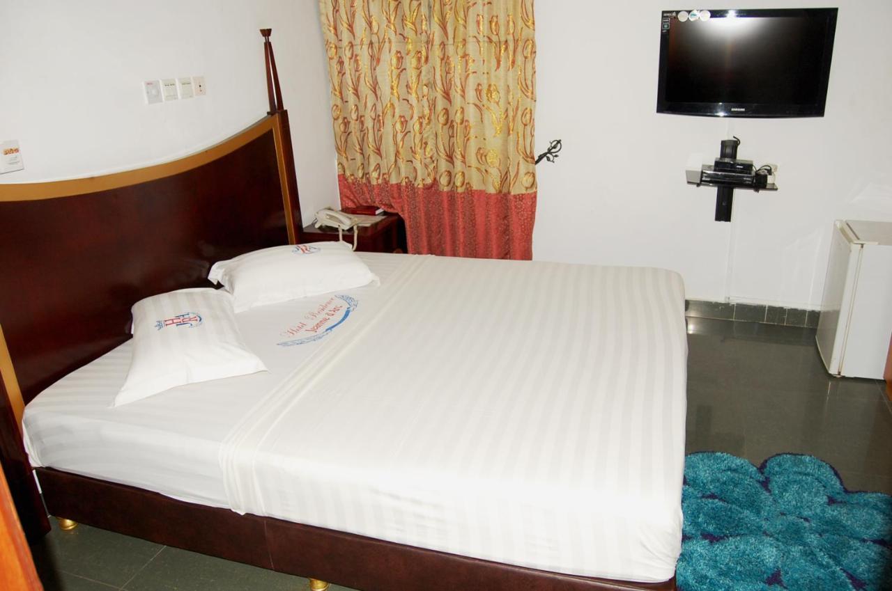 Hotel Residence Jeanne D'Arc Cotonou Bagian luar foto