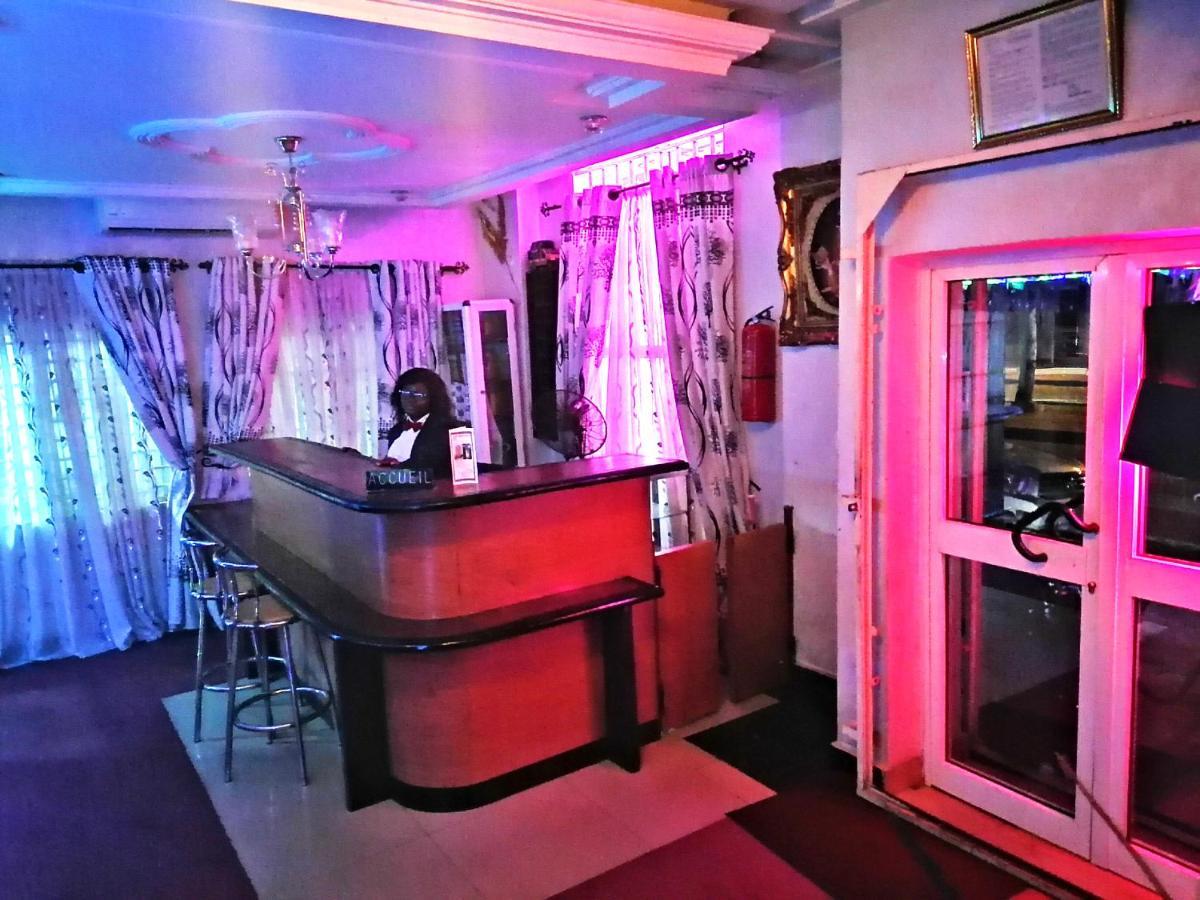 Hotel Residence Jeanne D'Arc Cotonou Bagian luar foto