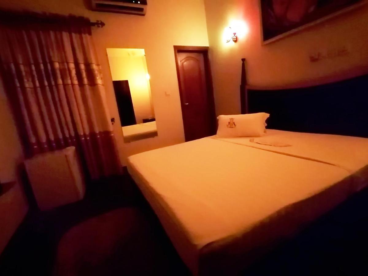 Hotel Residence Jeanne D'Arc Cotonou Bagian luar foto