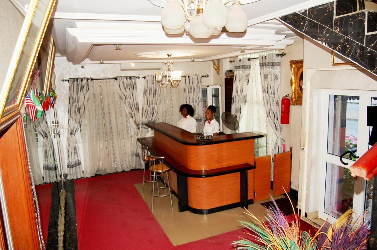 Hotel Residence Jeanne D'Arc Cotonou Bagian luar foto