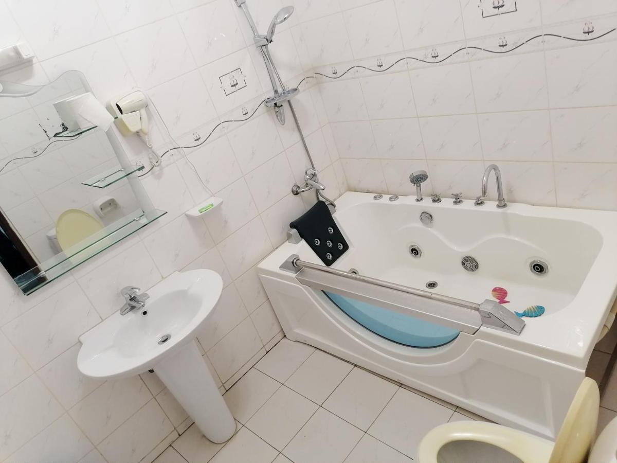 Hotel Residence Jeanne D'Arc Cotonou Bagian luar foto