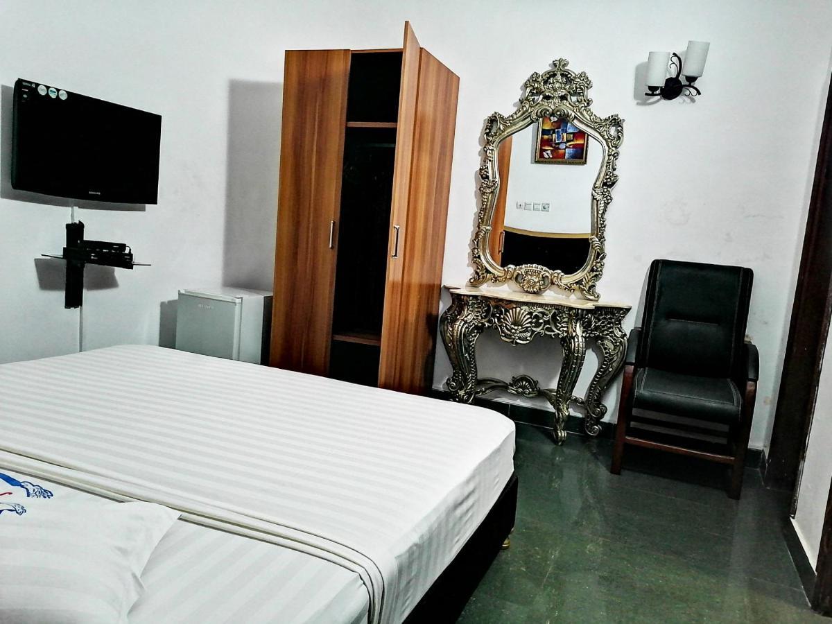 Hotel Residence Jeanne D'Arc Cotonou Bagian luar foto