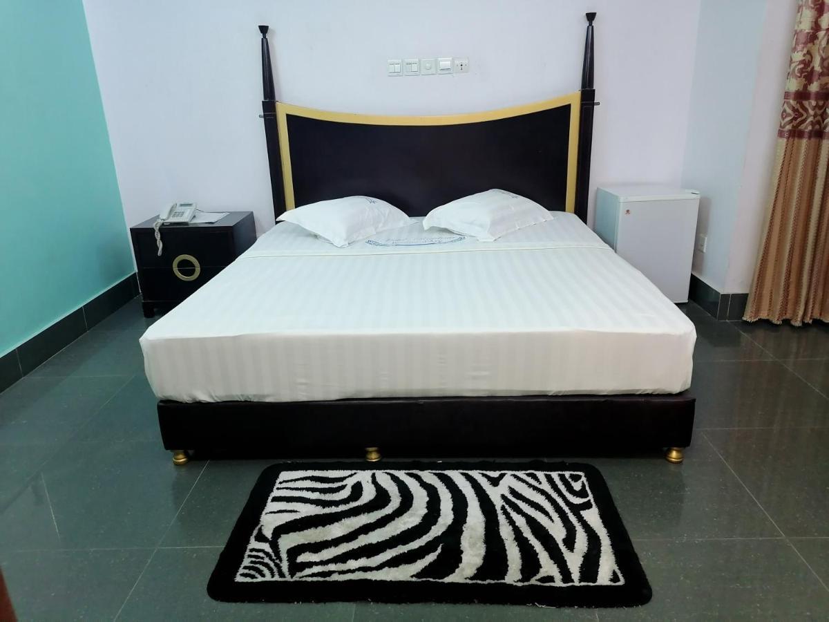 Hotel Residence Jeanne D'Arc Cotonou Bagian luar foto